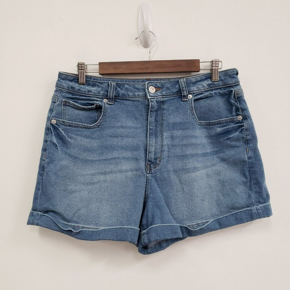 American Eagle Womens Mom Jean Shorts Size 12 High Rise Medium Wash Denim Blue